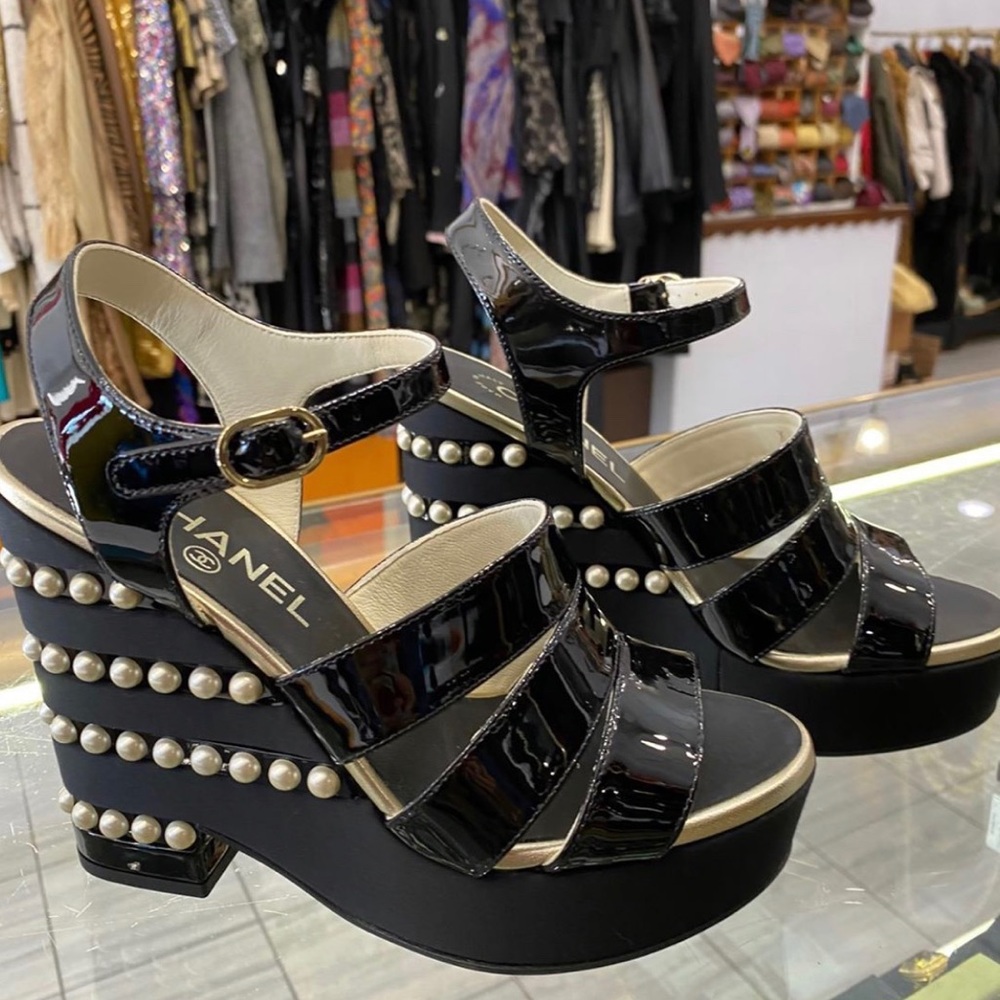 Chanel pearl wedges